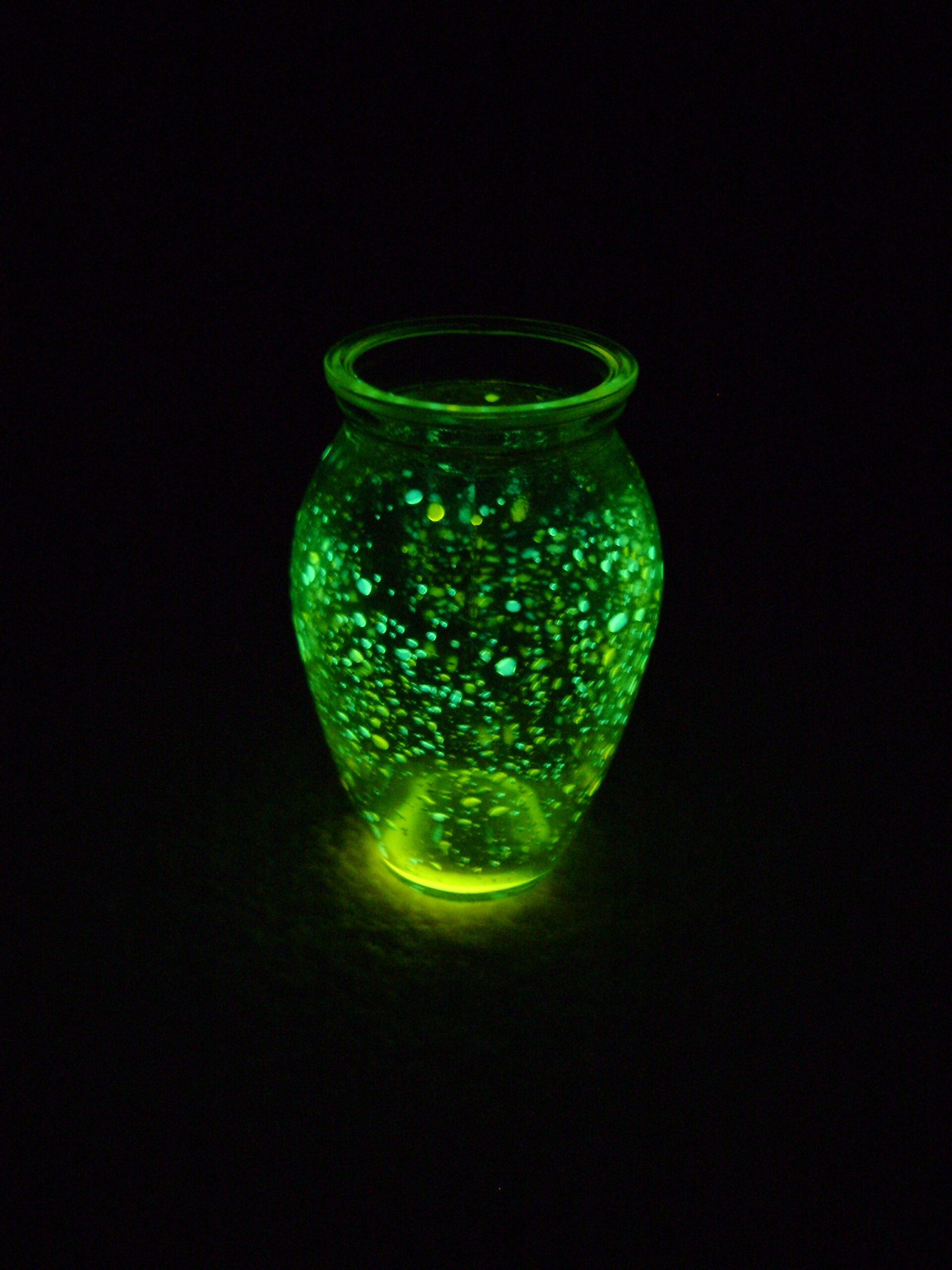 how to make a glow jar and includes family devotion about being the light of the world